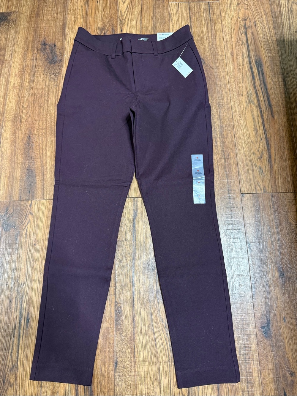 Old Navy Women’s Pixie Skinny in Deep Plum